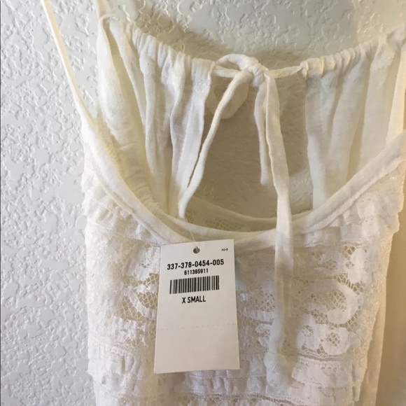 Hollister halter top with fringe NWT - Picture 2 of 3